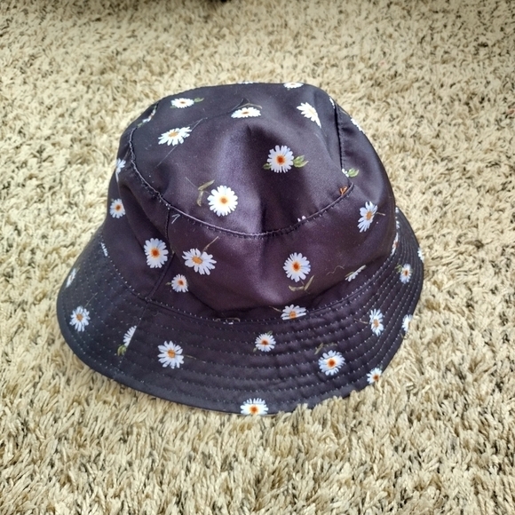NWT Alice + Olivia Daisy Cap Reversible Bucket Cap White OS Floral Sun Cap - Picture 1 of 9